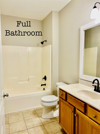 Shared hallway bathroom (bedroom 2+3) - Carleton Place Townhome