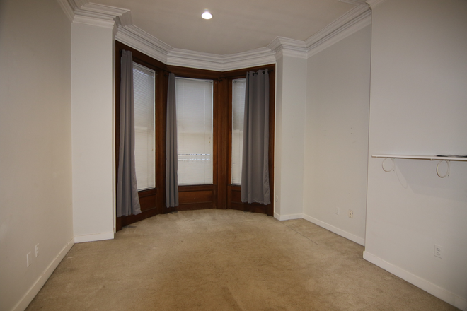 a - FRONT FACING STUDIO WITH CENTRAL A/C Apartments