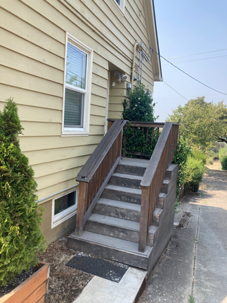 entrance - Cozy 1BR w/ in-unit laundry in beautiful College Hill area