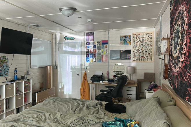 Bedroom 2 - House with pool 3 blocks from campus!!!