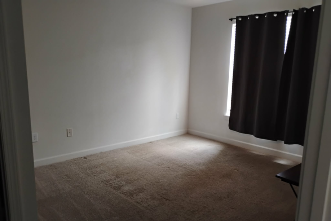 Master bedroom - Room for Rent in 3-br, 2-bath Apartment near Cary Crossroads