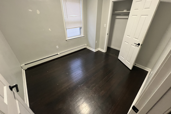 bedroom - graduate apartment close to orange line