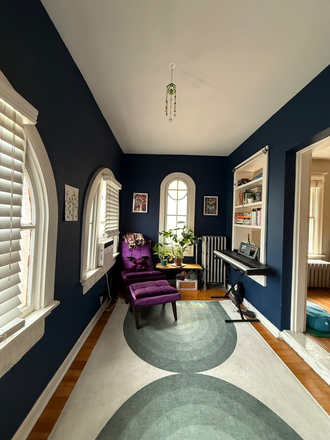 Sun room/reading room - Private 1B1B in a historic district Apartments