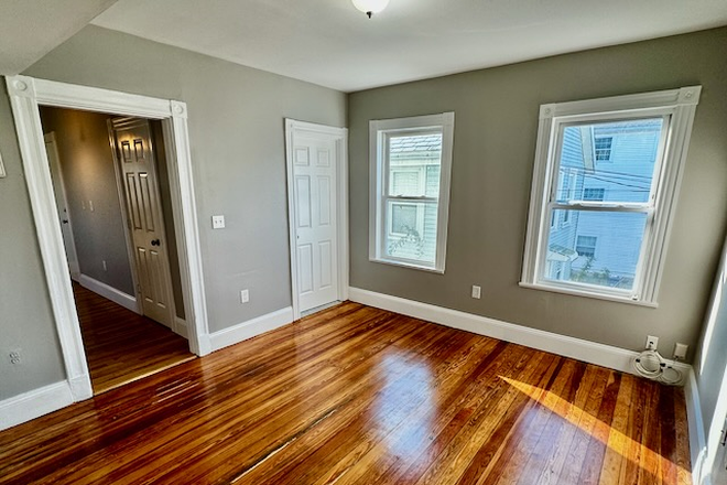1 - SEPT 2026 – Updated Allston 4 Bed / 1.5 Bath with Modern Kitchen! No Broker Fees!