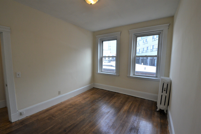 Bedroom - 2 Bed Available 9/1/26! (No living room) *CONTACT NOAH 603-470-8181