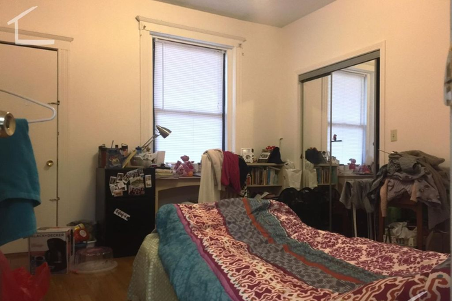 Bedroom with Balcony - 4B2B All Girls Apartment