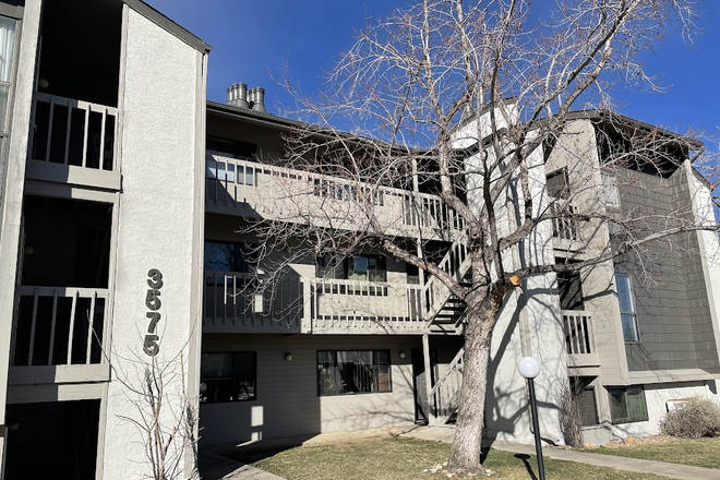 1 - AVAILABLE 8/5: Beautiful and private space in North Boulder