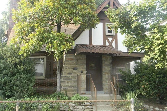 This is the house i found the photo online but can text more pics and images! - House close to uptown