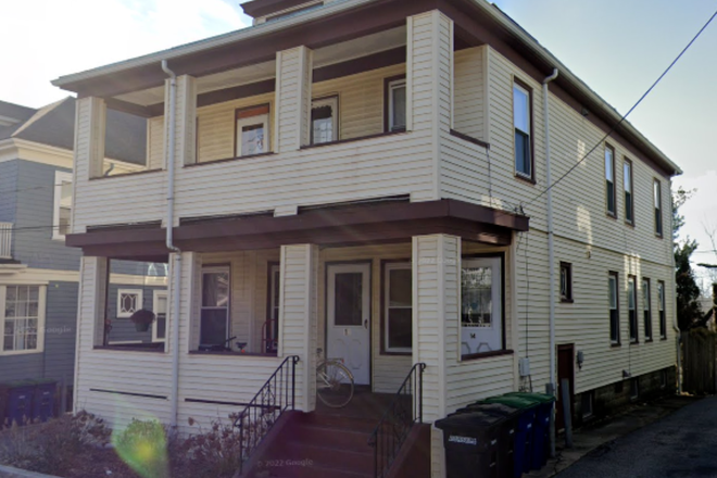 Exterior - Apartment close to Tufts campus (Spring / Summer Sublet 2025)