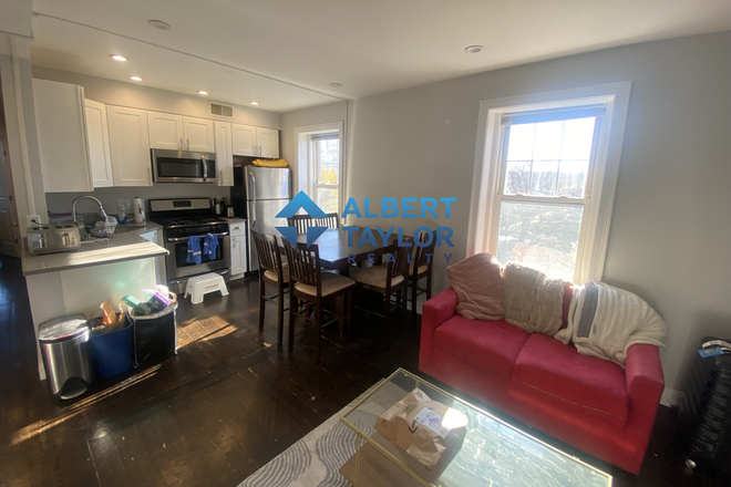 Kitchen - Gorgeous 4Bed/2Bath STEPS from ISEC/NEU! In-Unit Laundry!