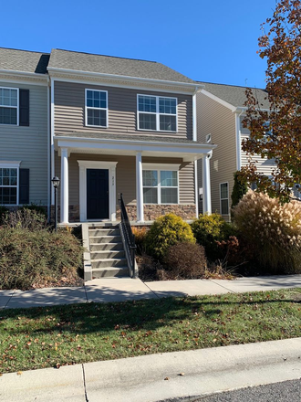 - 3 Bedroom 2.5 Bath Townhouse 1 Car Garage