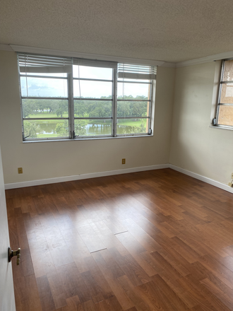 Bedroom 2 - Condo Overlooking Rolling Hills Golf Course, Close to Campus