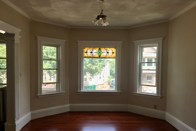 living room - 2 Bd Apt, 10 min walk to Tufts, front & back porches, ample storage, laundry, & parking