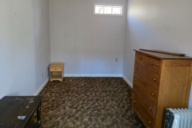 Bedroom - Clementine Dr close to the Dahlonega campus Apartments