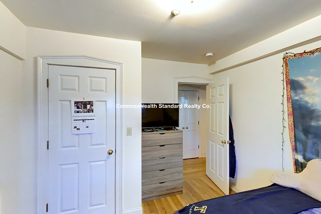 1 - Garden Level 4 bed 2 bath Fully renovated large unit No Broker or application Fees 9/1