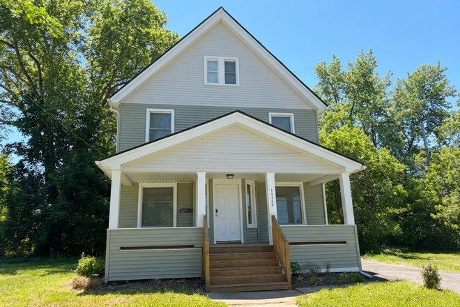 Outside - 🎓 CWRU Alum Owned! Newly Renovated 5BR/3BA Near Campus