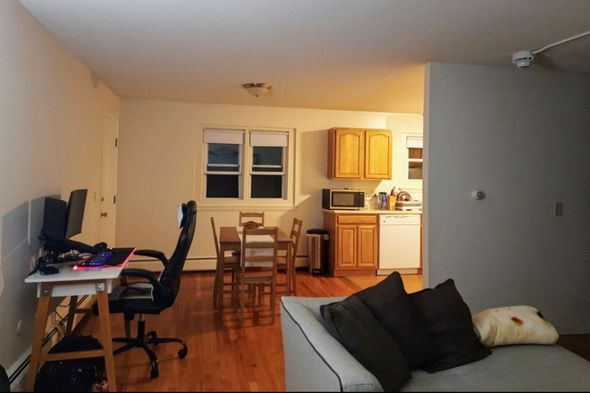 Dinning room - Beautiful Presidential Apt 1Bdr + H&HW!!