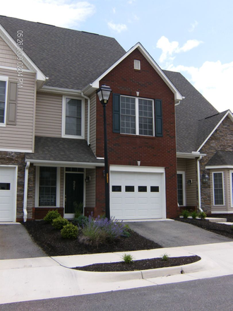 - 3 Bedroom 2.5 Bath Townhouse with 1 Car Garage