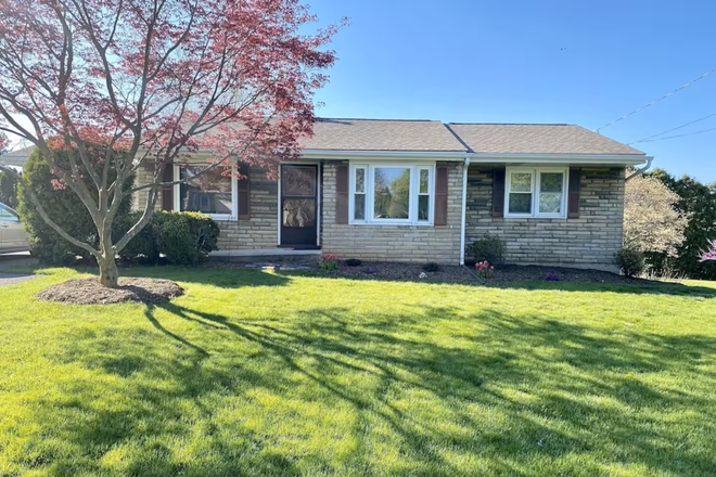 Outside front view - Entire house | 3 bedrooms | 2 bath | finished basement/bonus room