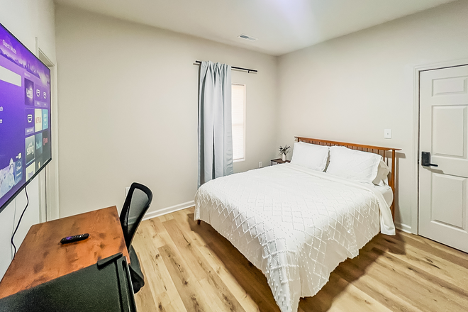 furnish bedroom - Private bedroom (Furnished or Unfurnished) with private bath - ALL UTILITIES INCLUDED