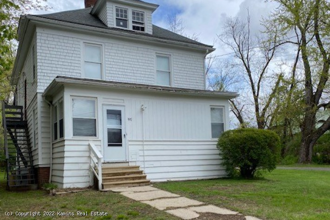 Exterior - 971 North Pleasant St. #2, Close to Umass Campus and North Amherst Shops