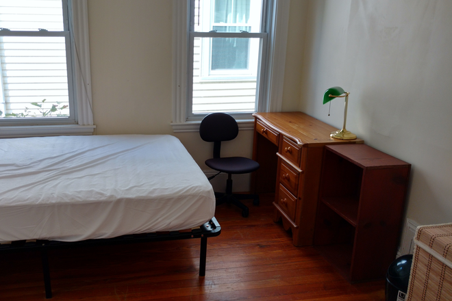 Bedroom - Furnished Room near HARVARD UNIVERSITY and MIT/KENDALL