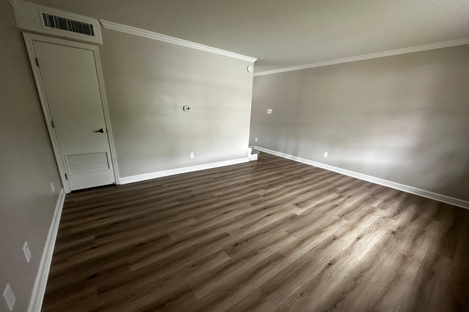 Living Room - Looking for a roommate Townhome