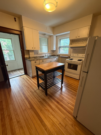 Kitchen - 17 N Willard St, Apt 1, Burlington, VT 05401