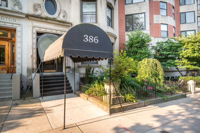 PENTHOUSE IN ELEVATOR BUILDING - PENTHOUSE 1-BEDROOM WITH VIEWS AT THE CARLYLE, NO BROKER FEE, AVAILABLE SEPT 1 OR SOONER