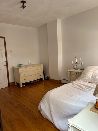 Larger bedroom - 3 Bedroom North End