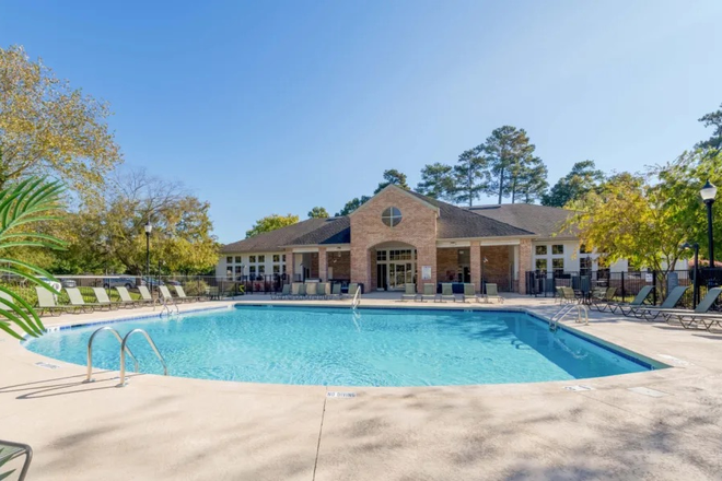 pool - Chapel Ridge Apartments Private room and bath