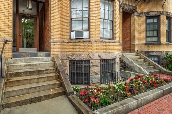 Hub Realty - Back Bay, beautiful studio in brownstone on quiet street