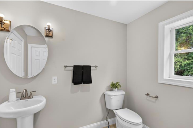 Handicap accessible shower - Brand new 4/5 bedroom house with 2 full bathrooms