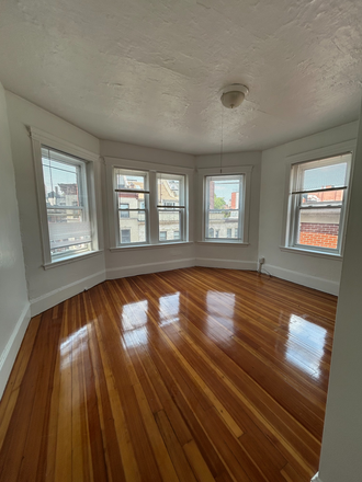 Bedroom - 3 Bed Available 8/1/26! *CONTACT NOAH 603-470-8181