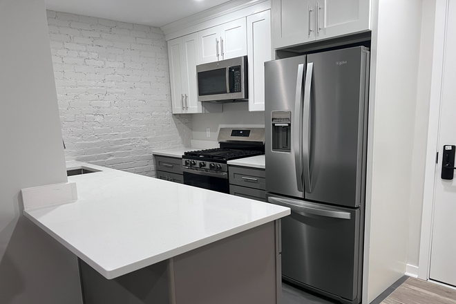 a - Close to Prudential, South End / Back Bay border Apartments