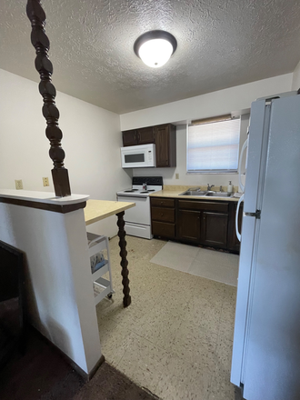 Kitchen - Evergreen Campus Rentals Apartments