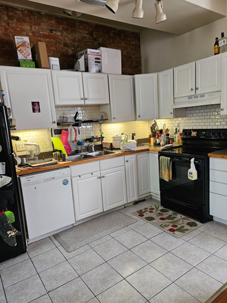kitchen area - Single family home in the Fan