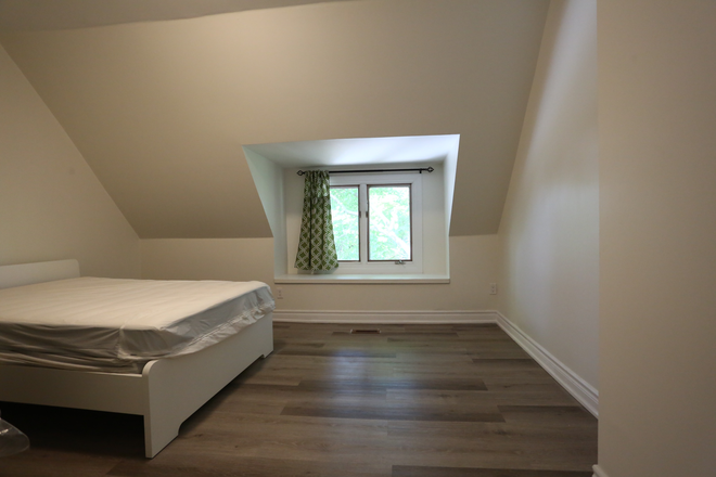Bedroom 5 - Prime Unit, 5 Bedroom, 5 minute walk to UofT, Available starting August 1st. Won't last Long! Duplex