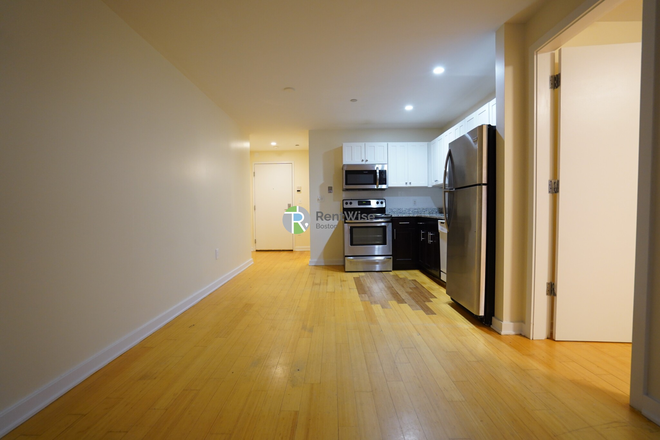 1 - AUG 2026-Awesome Downtown 1 bed. Elevator, pets Ok! No Broker Fee! Apartments