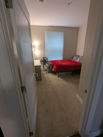 furnished bedroom - Gaslamp Apartments
