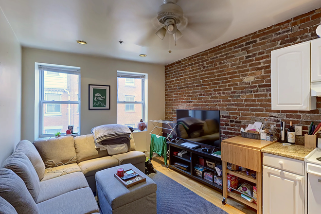 1 - SEPT 2026 – Penthouse North End 1 Bed with Renovated Kitchen, No Broker Fees!