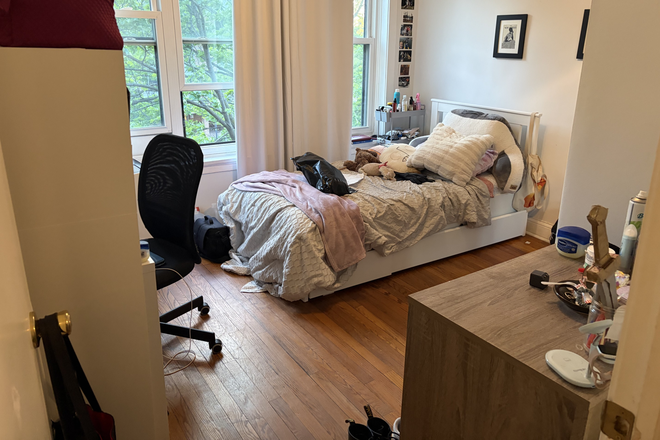 This is the room you'll be staying in! Most furniture included (bookshelf, desk/chair, dresser, bed) - Great apartment close to campus! Awesome common spaces and well-lit rooms