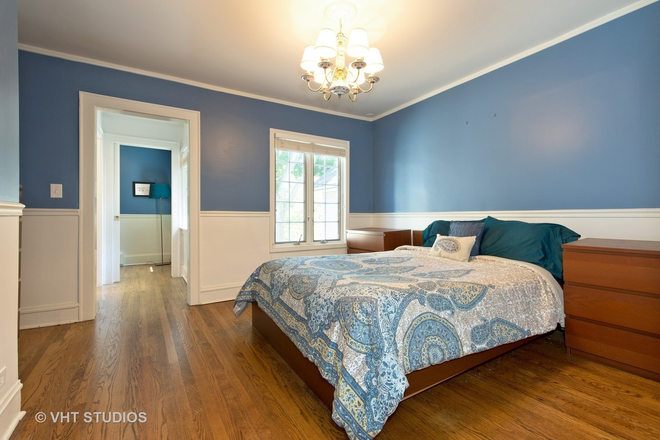Master Bedroom - Master Bedroom (Private Bathroom, Walk-In-Closet, Queen Bed)