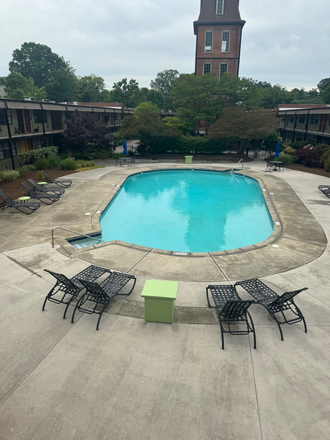 Salt water pool - Beautiful Condo, walk and bike everywhere!