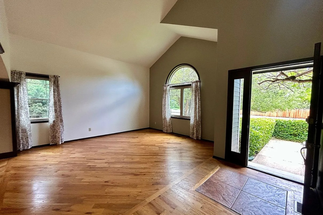 2 - AVAILABLE NOW!: 4197 Amber St House