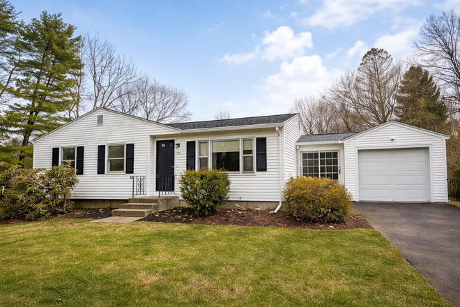 Front of the House - Beautiful private home close to UMASS, Amherst College and shoppings