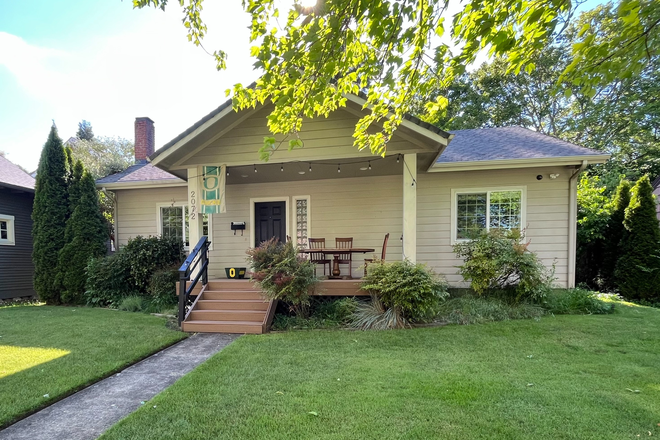 Front of house - House near campus