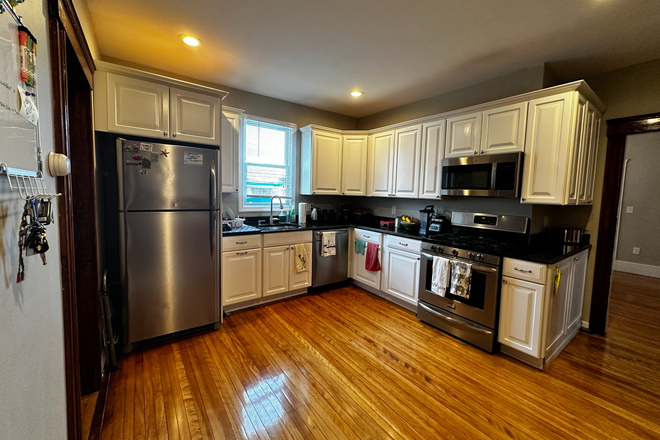 Kitchen - 1 bedroom for rent in a Malden 3br/2ba apartment