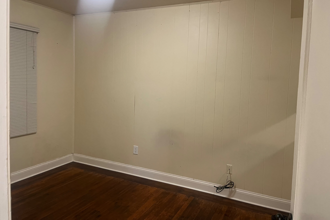 2/3 Bedroom Hardwood Floor - Legal 3/1 & Bonus Bed/Bath in Nice Richmond Neighborhood