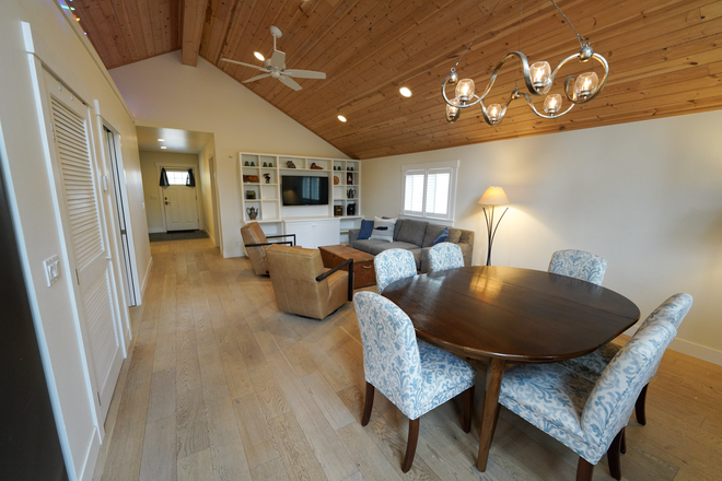 Dining Area looking East with Living Room in background - Cozy yet spacious 3BR, 3BA home in Newlands. Short Skip bus ride to campus.